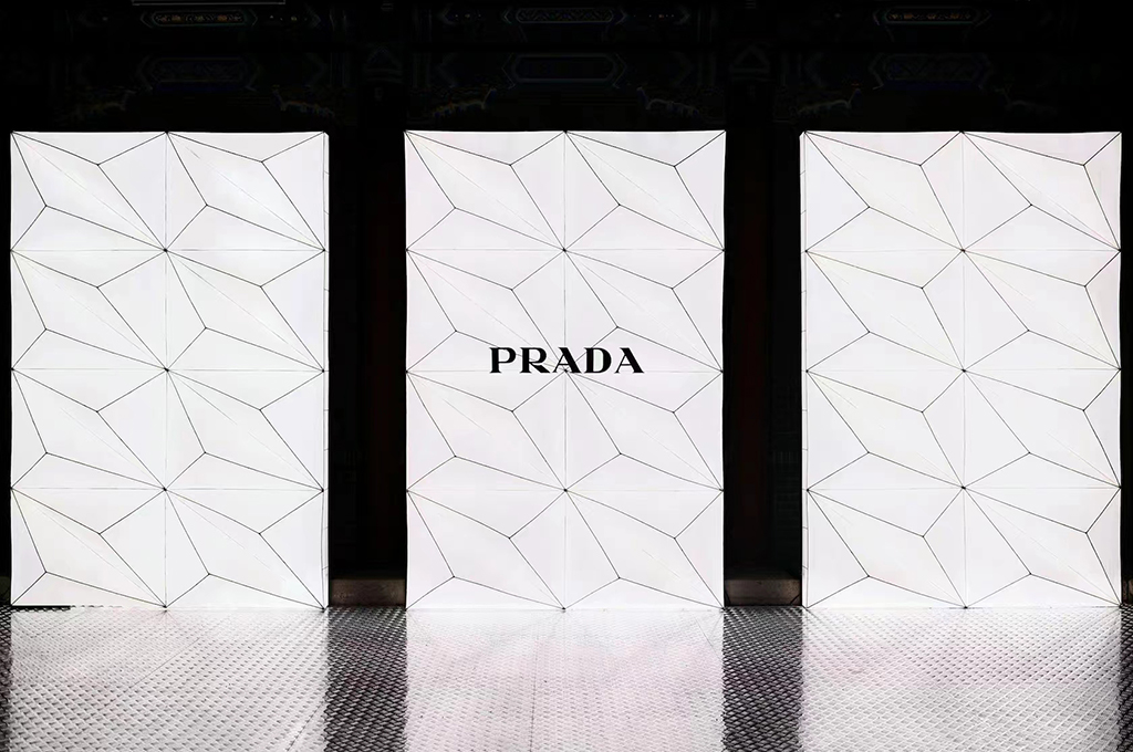 Decorazione di Paesaggi di Lanterna per Prada Prada Autunno/Inverno 2022