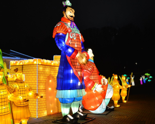 Festival of Giant Chinese Lantern ee Savitsky Park ee Odessa Ukraine